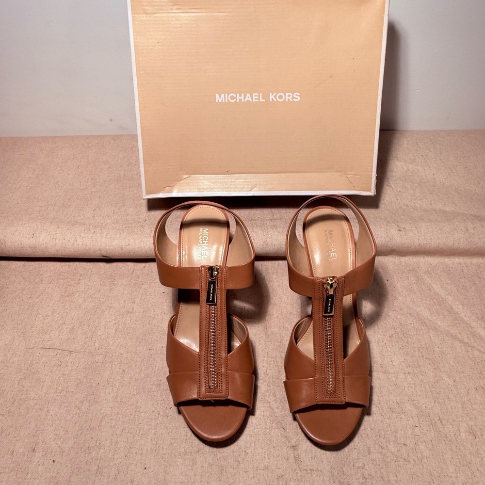 Michael Kors Tan Leather T-Strap Platform Heels Zip Front Size 7M - Picture 2 of 7